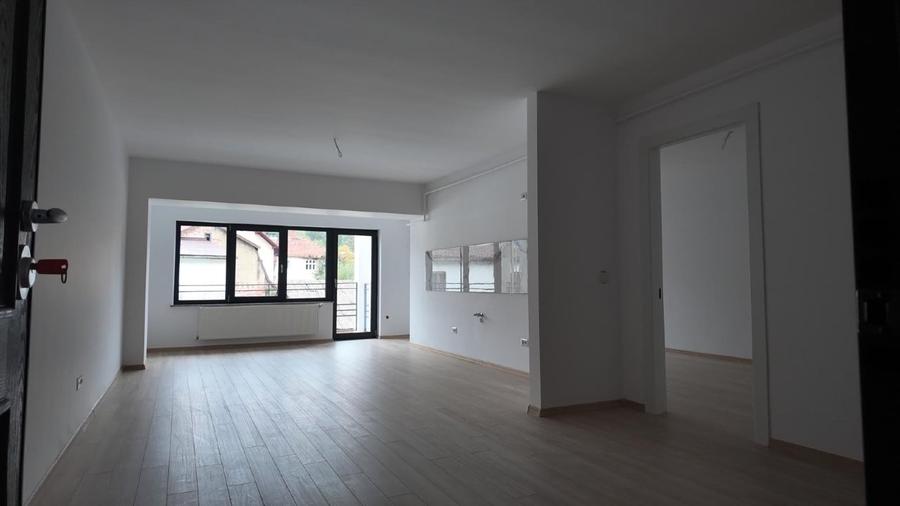 Apartament cu 2 camere decomandat în Exterior Vest