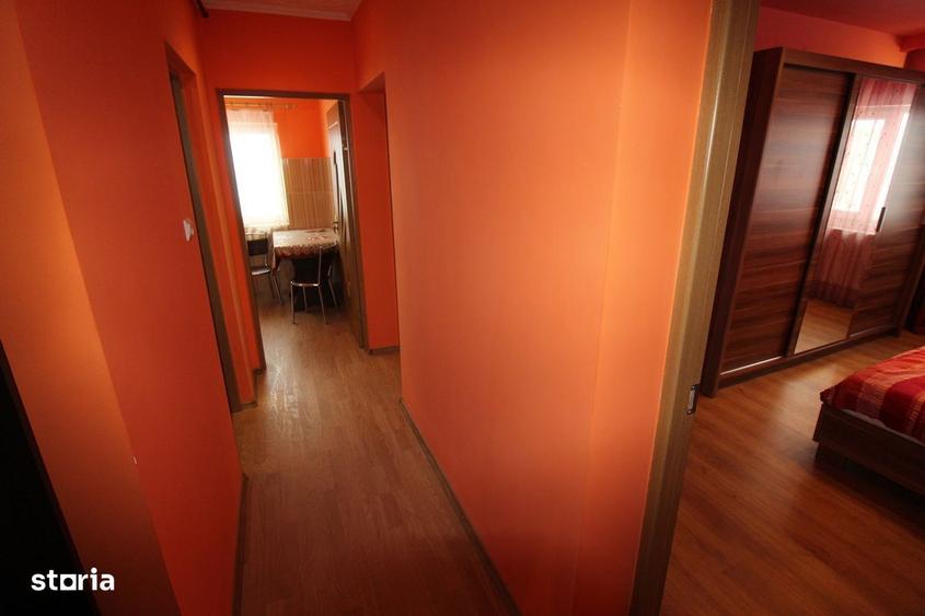 Vand apartament 2 camere in Calan, zona str. Florilor et. 4 decomandat - 1