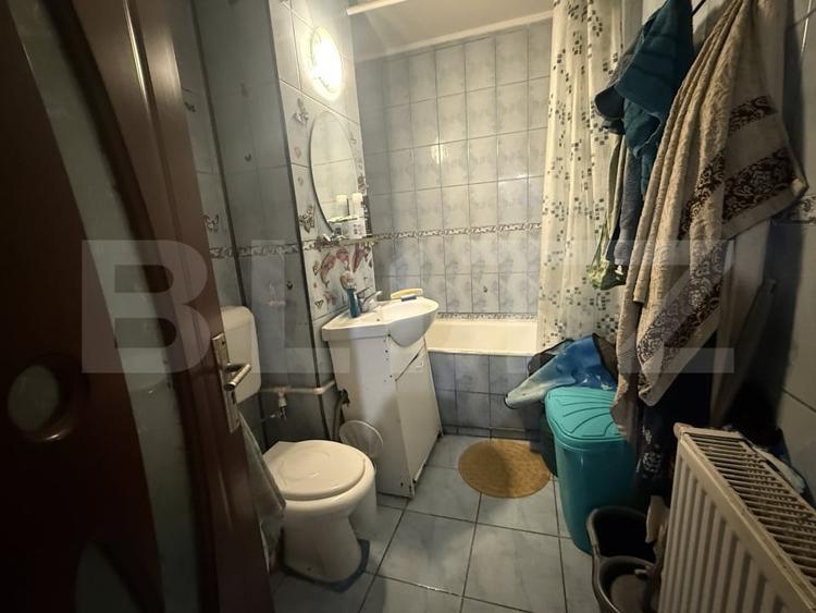Apartament cu 3 camere semidecomandat, mobilat în Micro 11