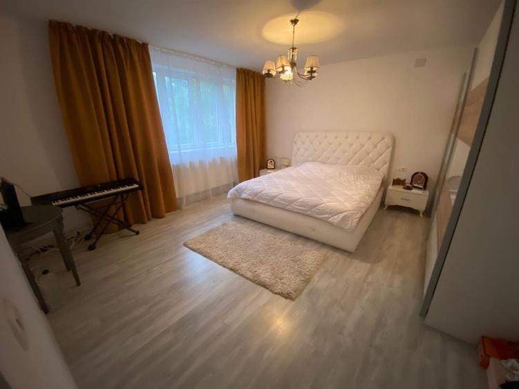 Casă cu 4 camere în Crișeni