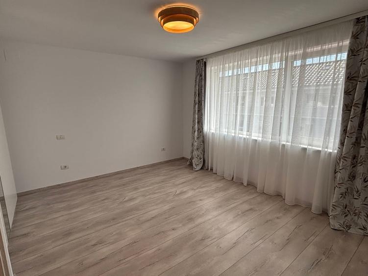 Duplex cu 3 camere cu Canalizare în Central