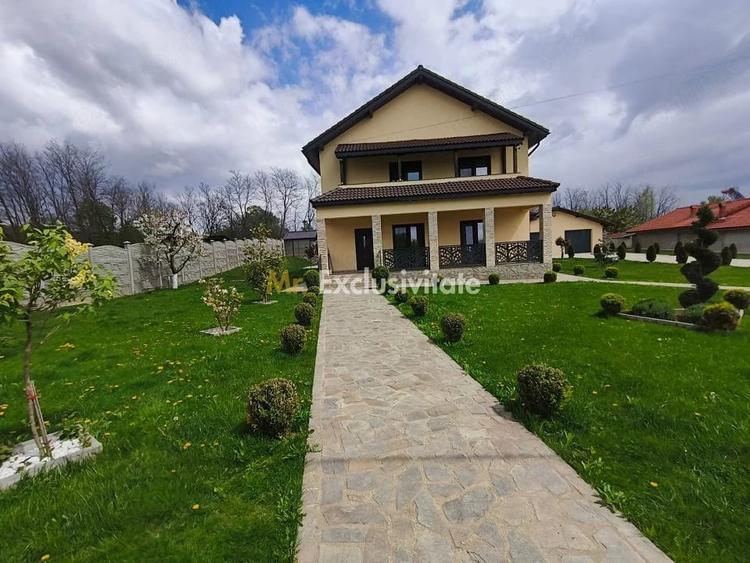 Casă cu Teren 2775 Mp în Crasna