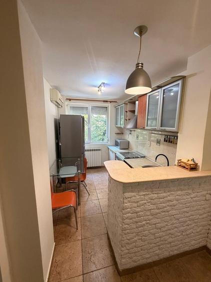 Apartament cu 3 camere semidecomandat în Rogerius
