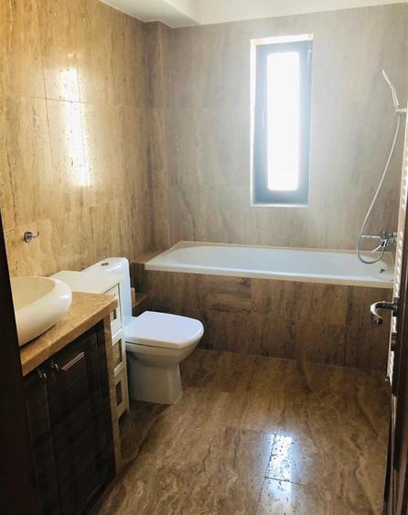 Apartament cu 4 camere semidecomandat, mobilat în Europa