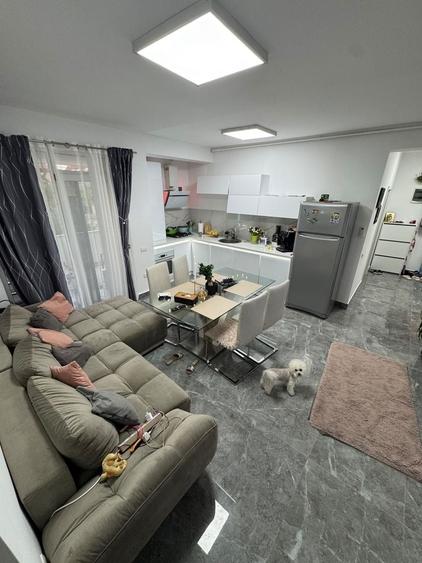 Apartament cu 3 camere decomandat în Dumbrăvița