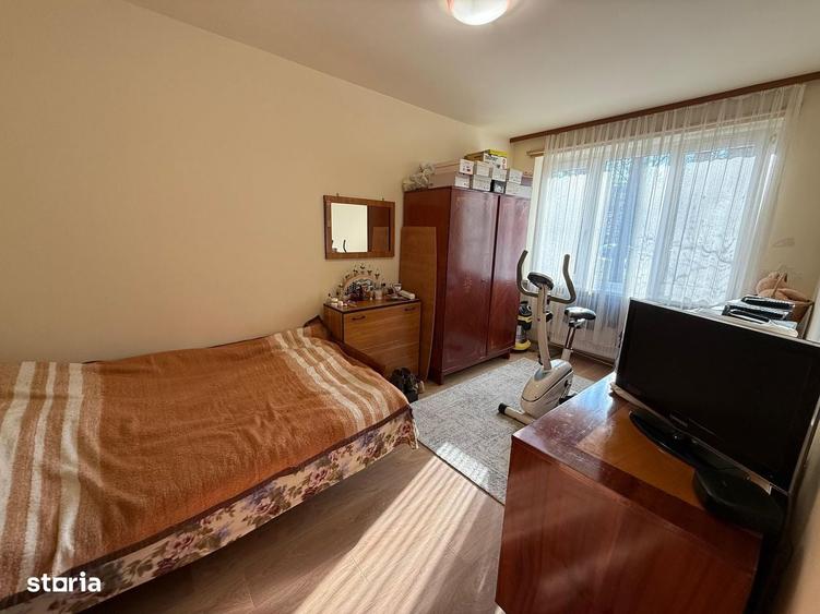 Apartament cu 3 camere semidecomandat în Central