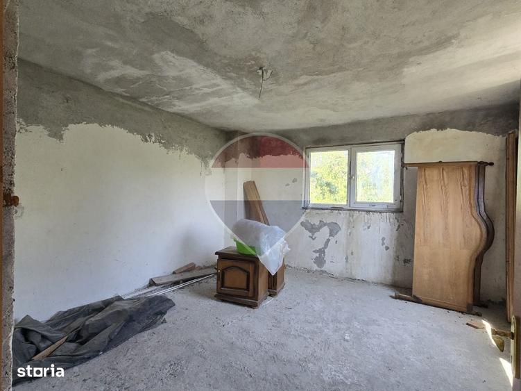 Casă cu 4 camere în Zorile