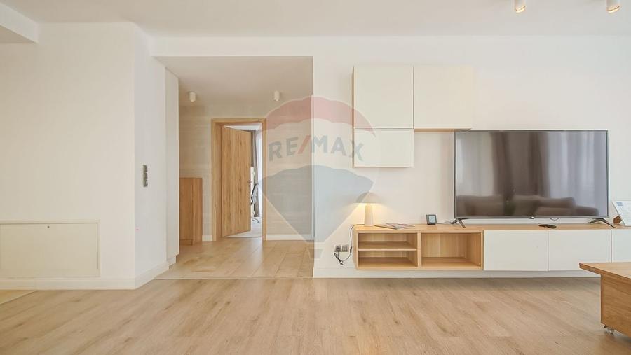 Penthouse cu 4 camere decomandat în Tractorul