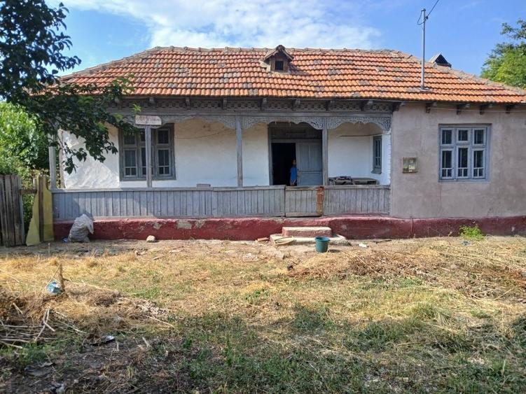 Casă cu 4 camere în Scurtești