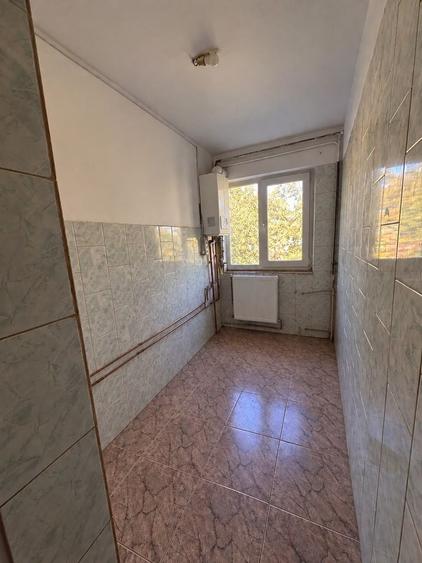 Apartament cu 3 camere semidecomandat în Circumvalațiunii