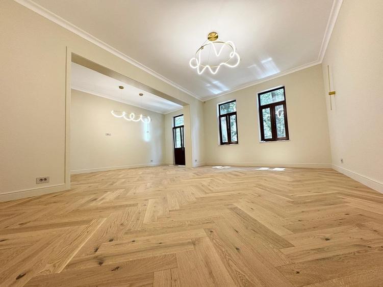 Apartament cu 4 camere în Dacia