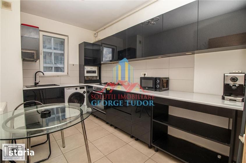 Apartament cu 3 camere decomandat în Central — fotografia 3