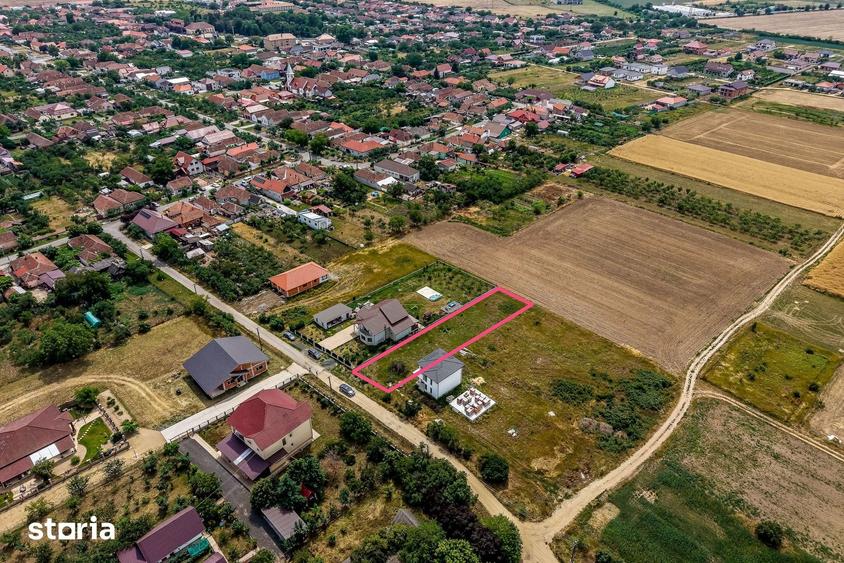 Teren de 961 mp, în Central