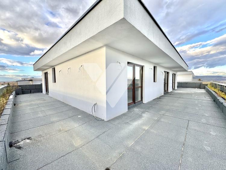 Penthouse cu 4 camere decomandat în Mihai Viteazul
