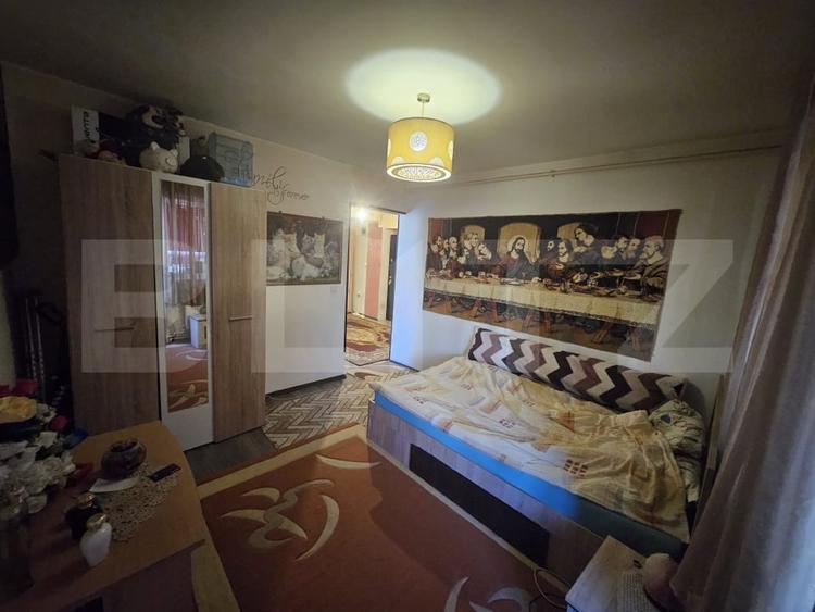 Apartament cu 4 camere semidecomandat, mobilat în Florești