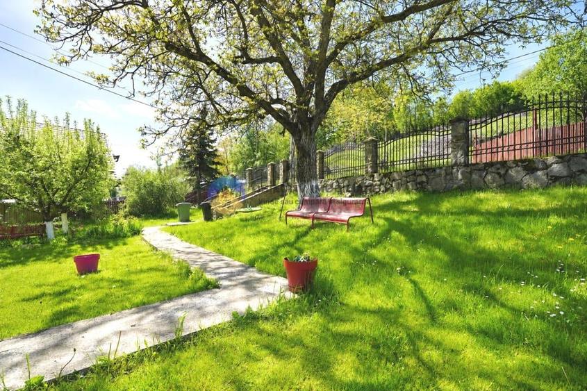 Casă cu 4 camere cu Teren 1800 Mp în Central