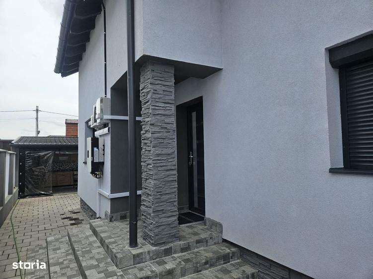 Casă cu 4 camere în Rontău