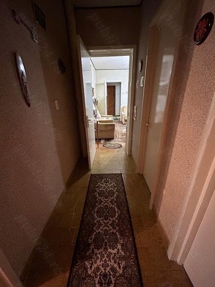Apartament cu 3 camere semidecomandat în Fălticeni