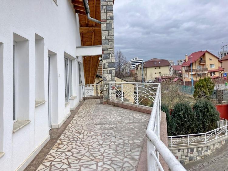 Casă individuală cu 6 camere cu Canalizare în Tractorul