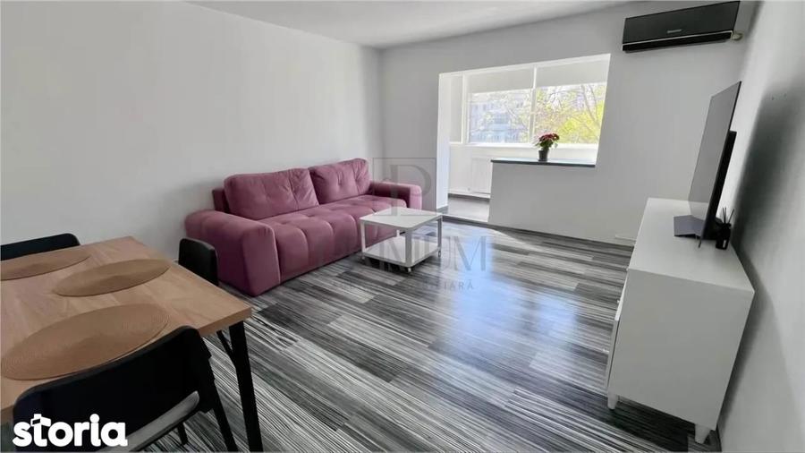 Apartament cu 4 camere decomandat în Est