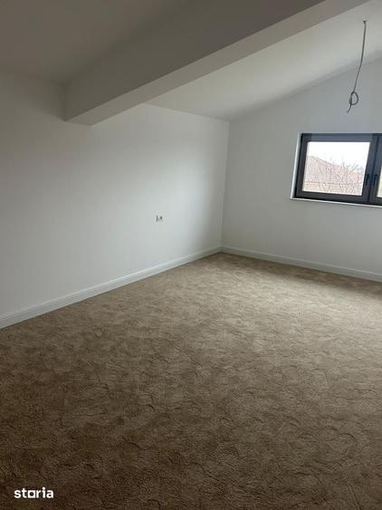 Casă cu 6 camere cu Teren 465 Mp în Giroc