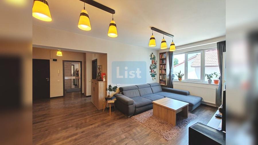 Apartament cu 3 camere semidecomandat, mobilat în Semicentral