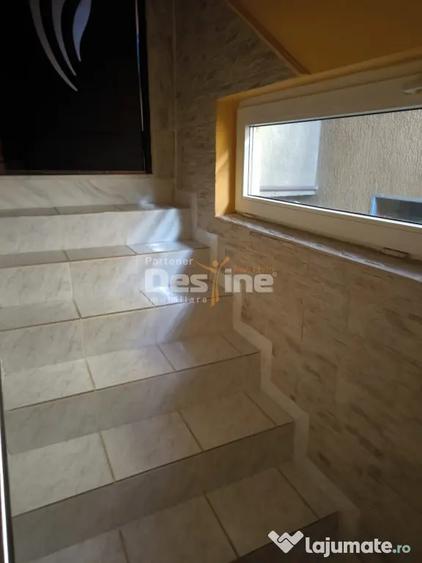 Casă cu 5 camere cu Teren 240 Mp în 16 Februarie