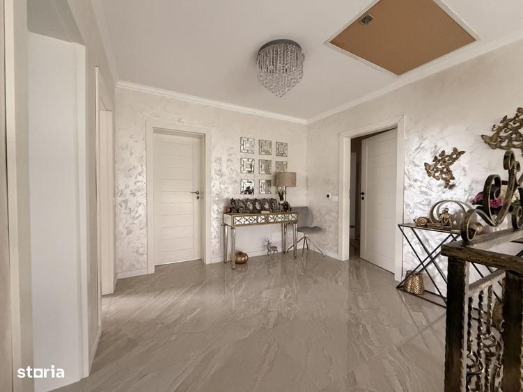 Casă cu 4 camere cu Teren 681 Mp în Axintele
