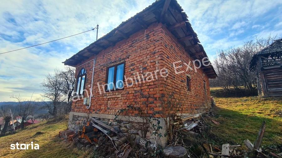 Casă cu 2 camere cu Teren 2743 Mp în Cicănești