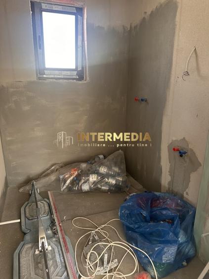 Casă individuală cu 4 camere cu Canalizare în Cetate