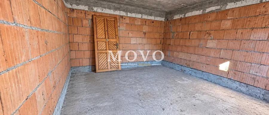 Casă individuală cu 3 camere cu Canalizare în Plopi