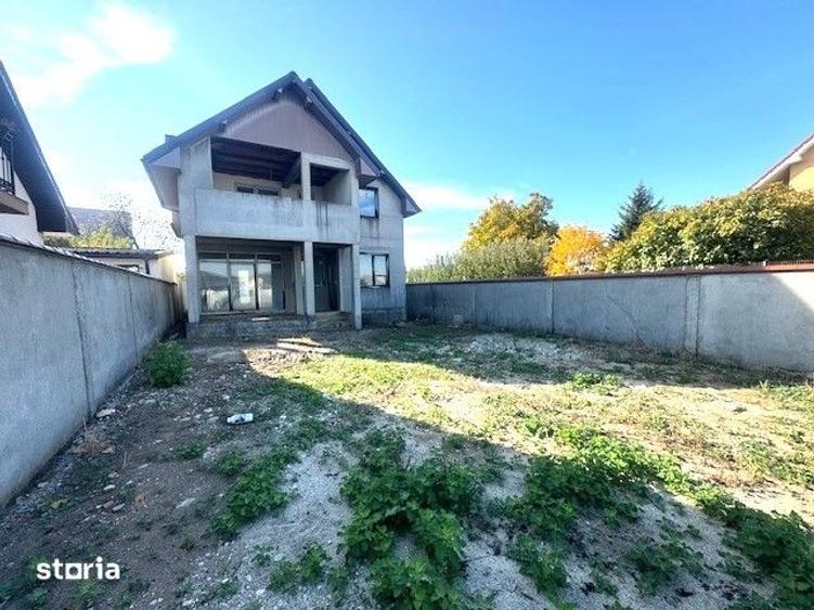 Casă cu 5 camere cu Teren 468 Mp în Central