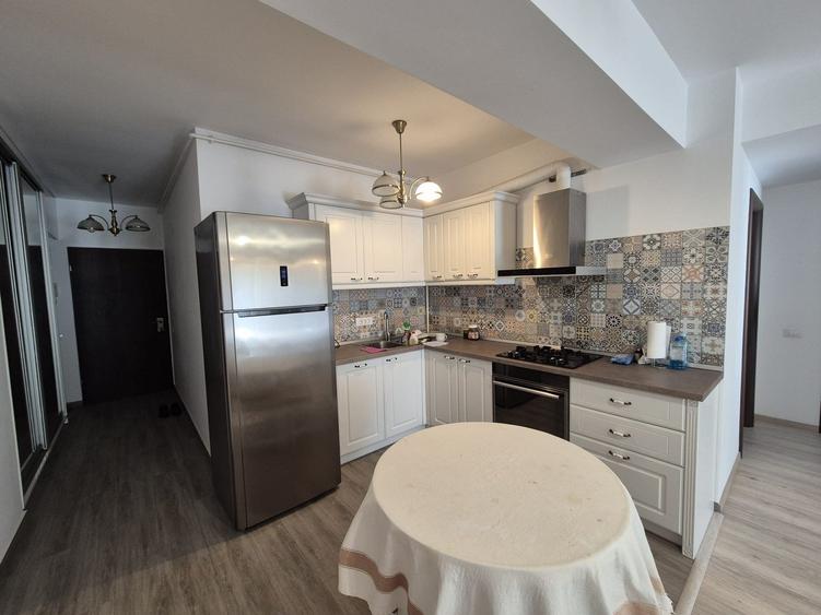 Apartament cu 3 camere semidecomandat în Națiunile Unite