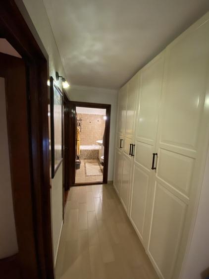 Apartament cu 3 camere decomandat în Girocului