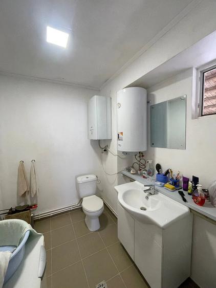 Casă cu 2 camere cu Teren 9300 Mp în Căbești