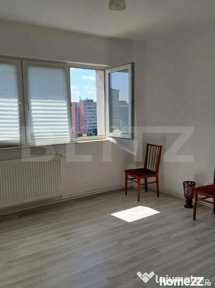 Apartament cu 3 camere semidecomandat în Central