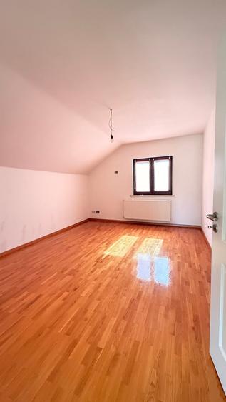 Casă individuală cu 4 camere cu Canalizare în Satulung