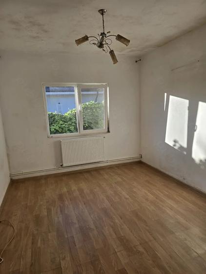 Casă cu 3 camere cu Teren 446 Mp în Central