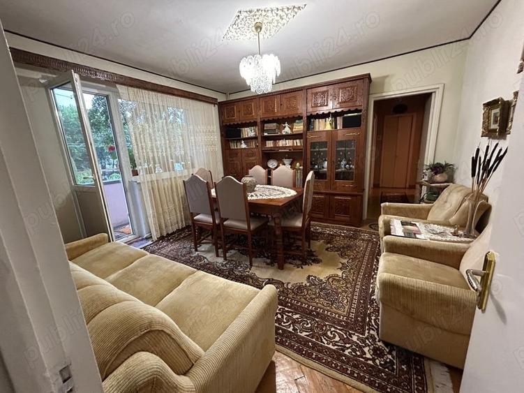 Apartament cu 3 camere semidecomandat în Fălticeni