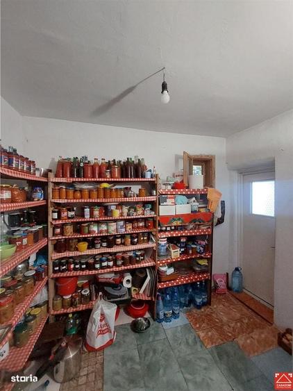 Casă cu 3 camere semidecomandat în Bârzești