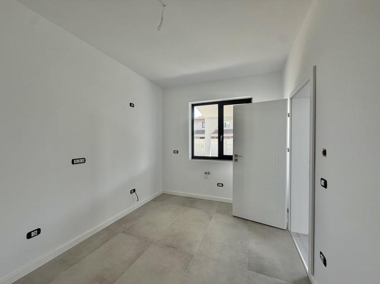 Duplex cu 4 camere cu Canalizare în Giroc