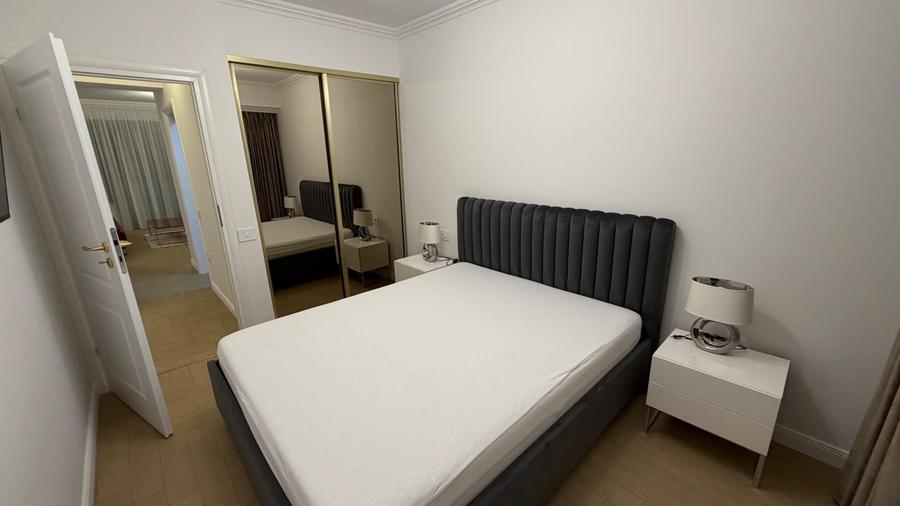 Apartament cu 3 camere decomandat, mobilat în Casa de Cultură