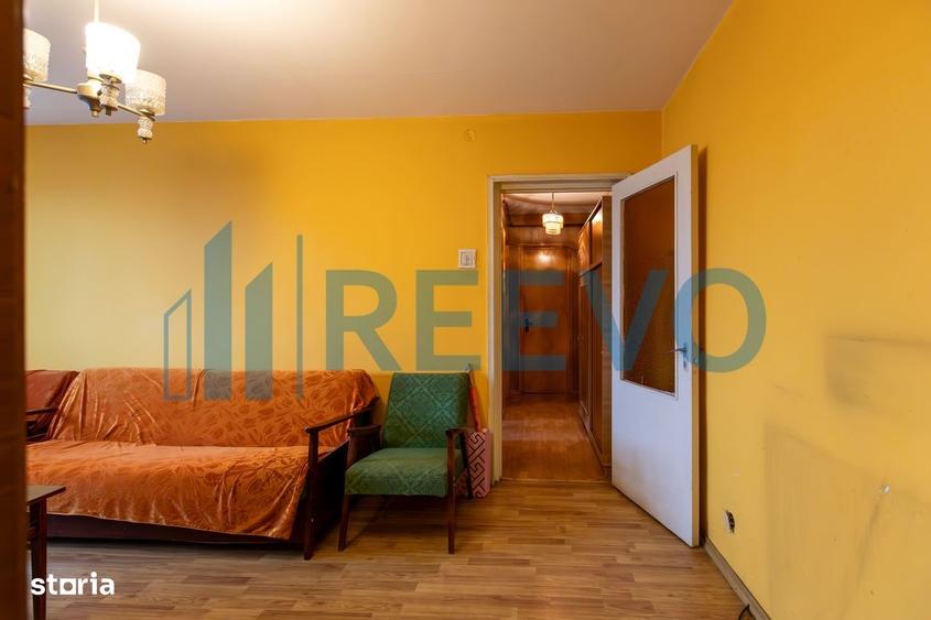 Apartament cu 3 camere semidecomandat, mobilat în Narcisa