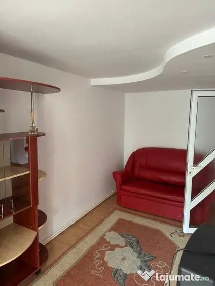 Apartament cu 3 camere semidecomandat în Ultracentral