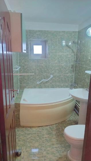 Apartament cu 3 camere semidecomandat în Mărășești