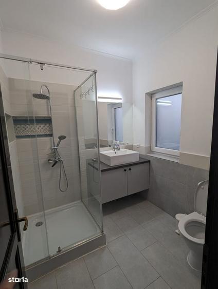 Casă cu 4 camere cu Teren 300 Mp în Central