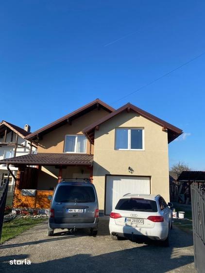 Casă cu 5 camere cu Teren 6880 Mp în Fărcașa