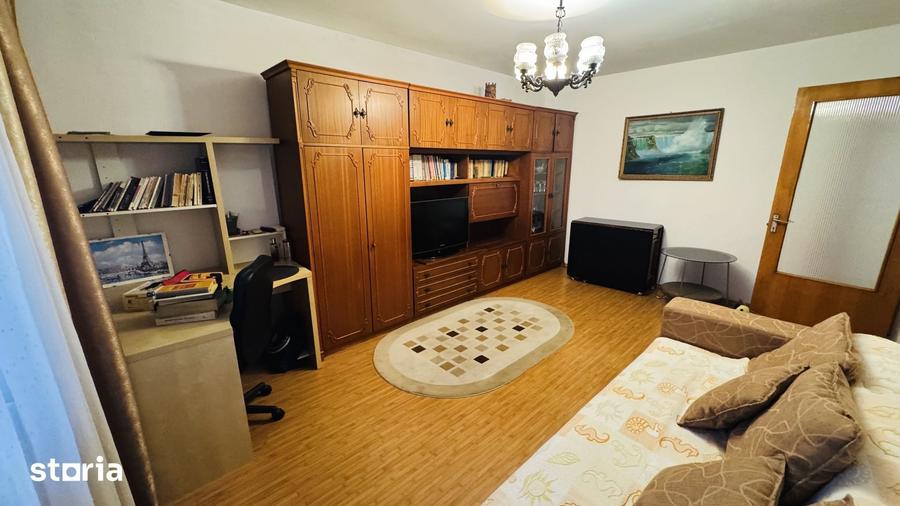 Apartament cu 3 camere decomandat în Titan