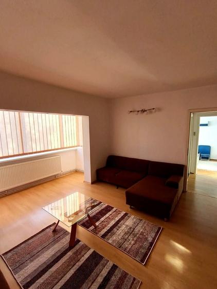 Apartament cu 2 camere semidecomandat, mobilat în Complex Studențesc