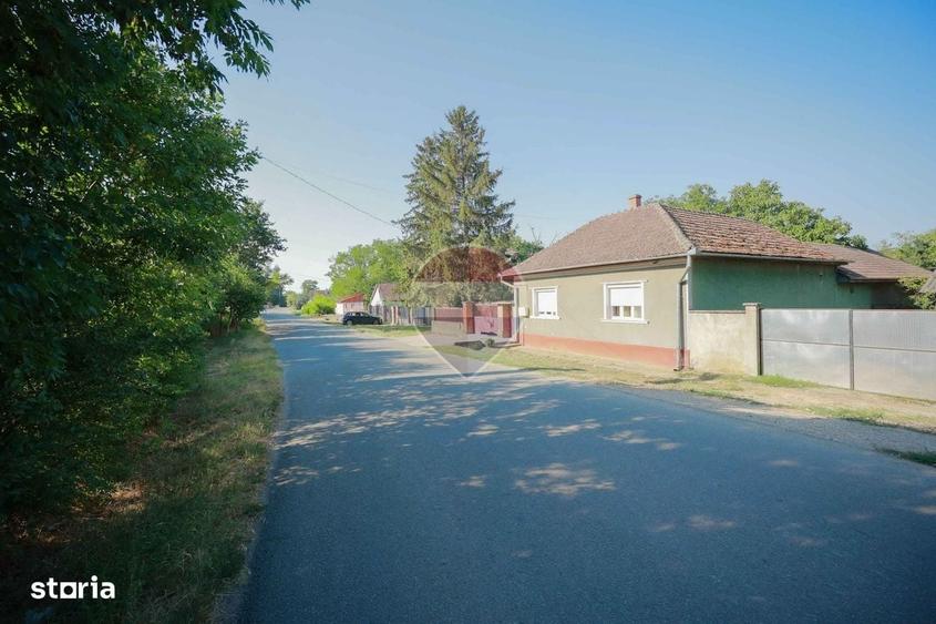Casă cu 4 camere în Santăul Mare